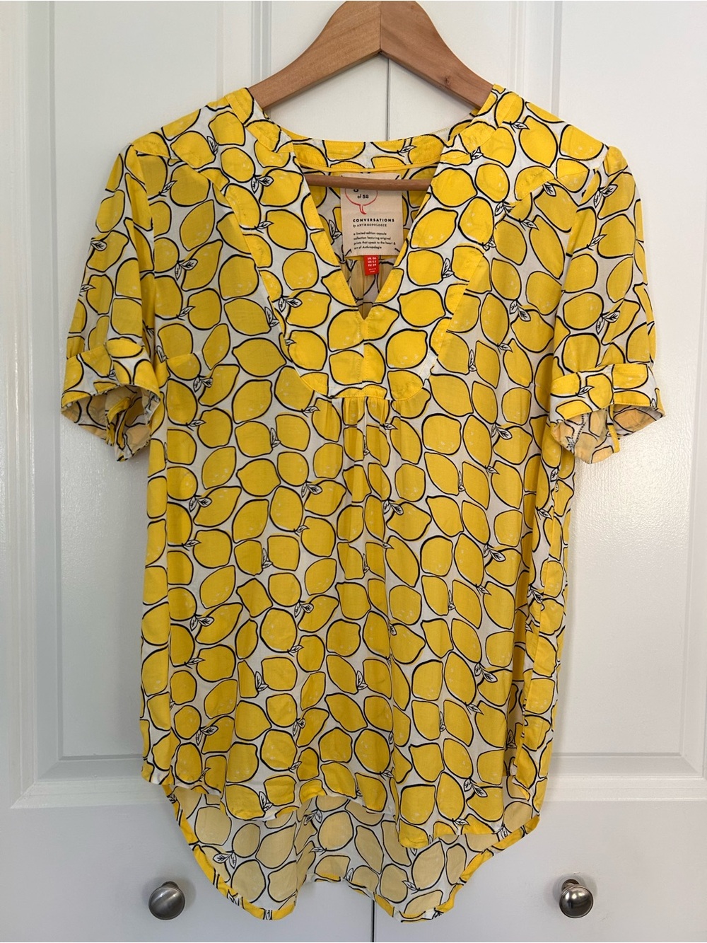 Anthropologie Conversations 3/52 Yellow Lemon Print V-Neck Top Blouse Size 2
